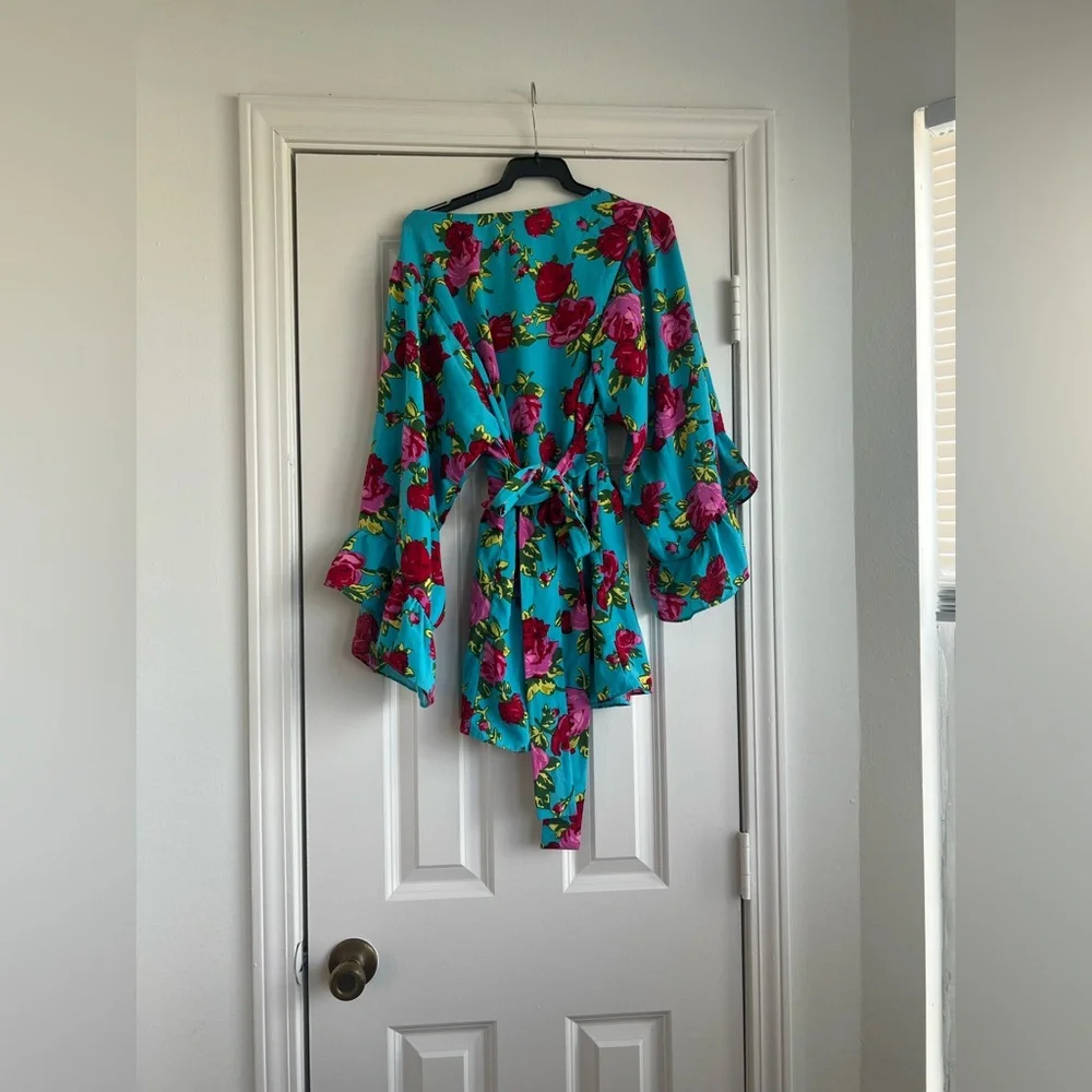 Betsey Johnson Dolman Sleeve Rose Floral - Picture 2 of 5